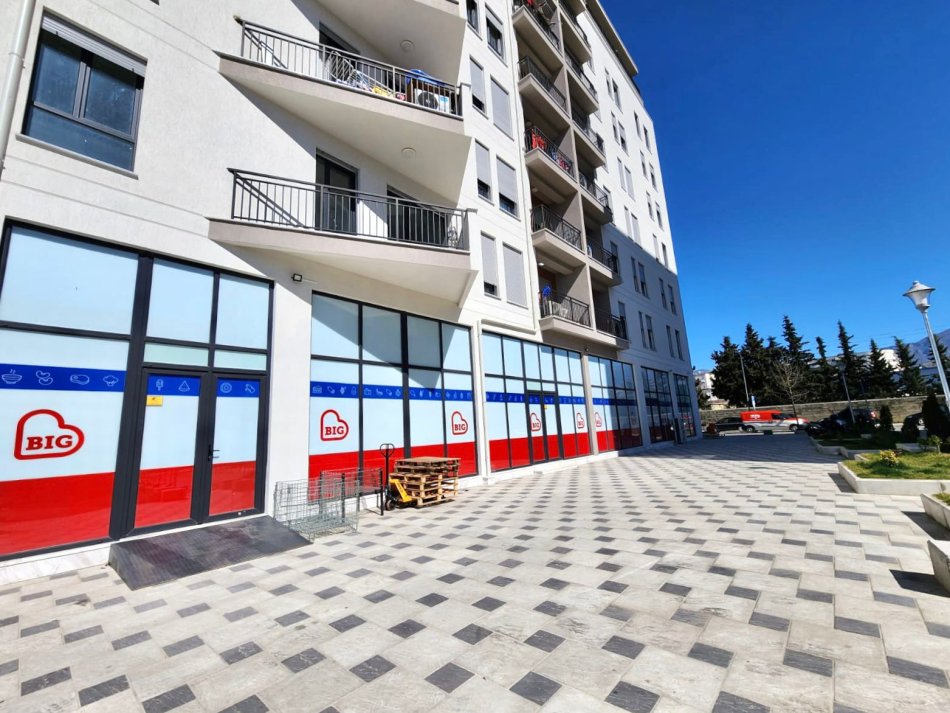 Tirane, shes dyqan Kati 0, 242 m² 580.000 € (Don Bosko (pas Vizion +))