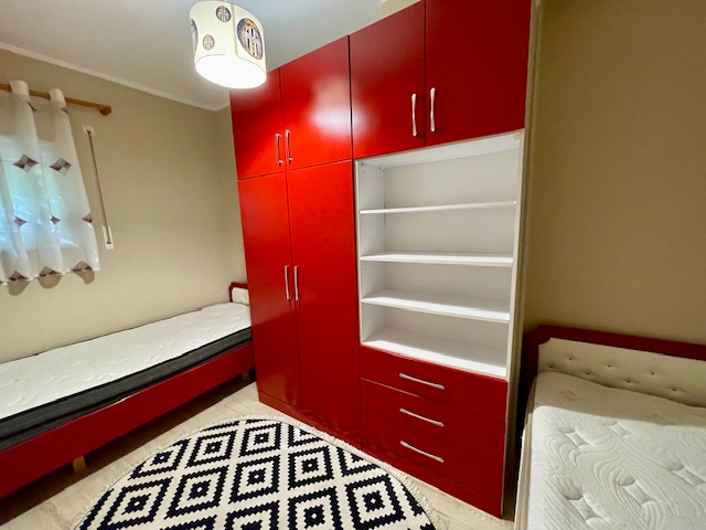 Tirane, jepet me qera apartament duplex 2+1+Ballkon Kati 1, 130 m² 600 € (Rezidenca Kodra e Diellit)