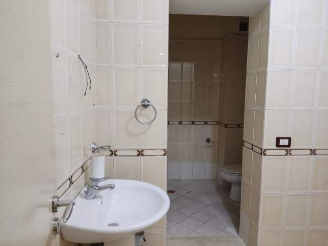 Tirane, jepet me qera apartament 2+1+BLK Kati 2, 100 m² 400 Euro (rruga e elbasasanit)