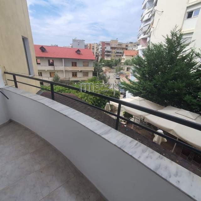 Tirane, shitet apartament Kati 2, 107 m² 160.000 Euro (Rruga Sul Alla Fresk)
