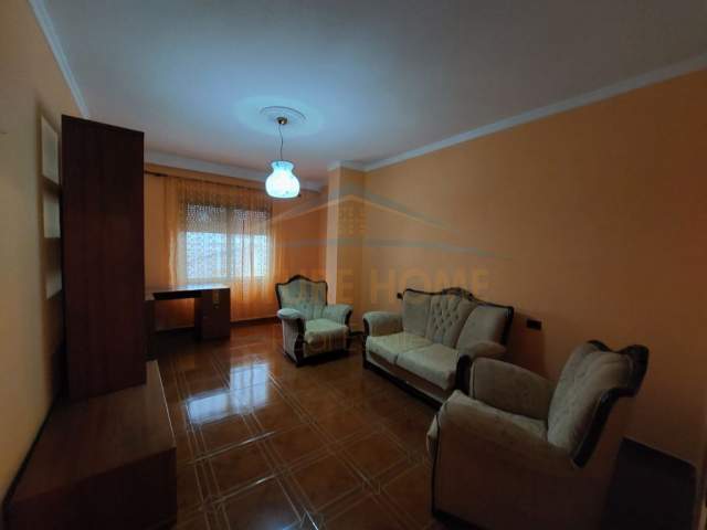 Durres, jepet me qera apartament Kati 5, 200 m² 600 Euro (ISH RAJONI,DURRES)