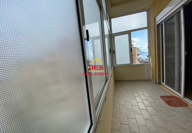 Vlore, jepet me qera apartament Kati 8, 155 m² 450 Euro (Rruga Kosova)