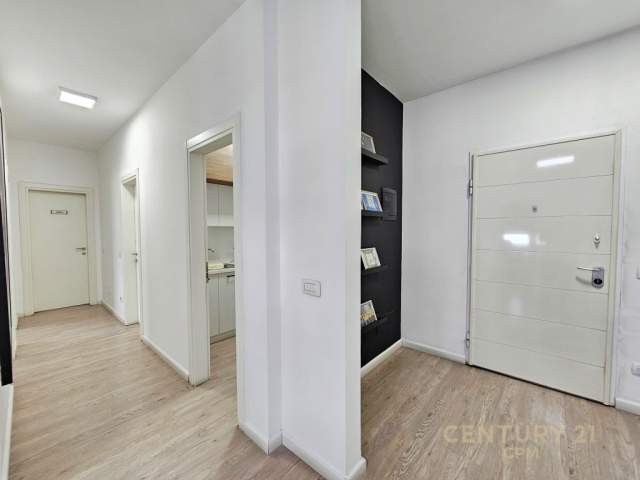 Tirane, jepet me qera zyre Kati 7, 114 m² 950 Euro (Sheshi Zogu i Zi)