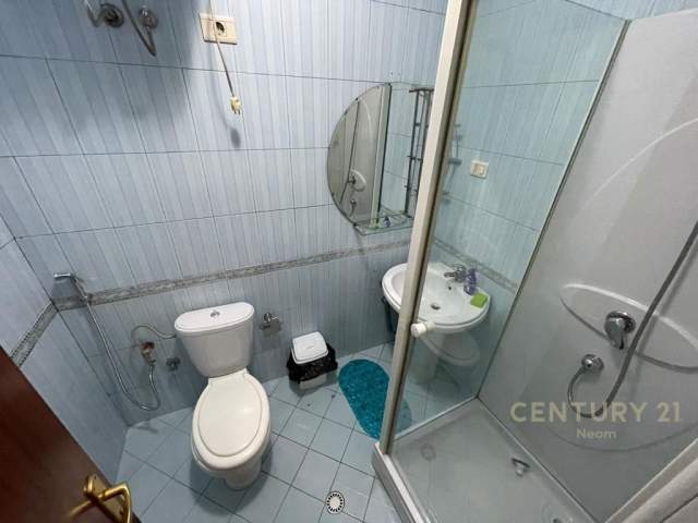 Tirane, jepet me qera apartament 1+1+BLK Kati 2, 56 m² 450 Euro (Sheshi Willson)