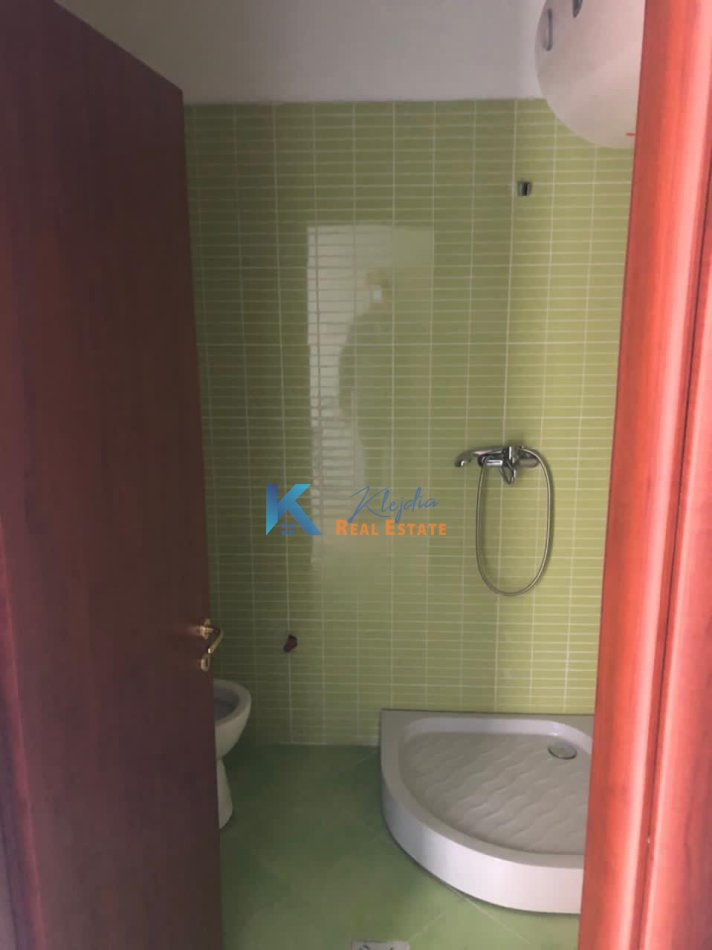 Tirane, jap me qera zyre Kati 7, 107 m² 550 € (Jordan Misja)