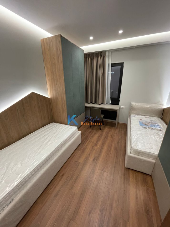 Tirane, jap me qera apartament 2+1+Ballkon Kati 2, 115 m² 800 € (Kompleksi Arlis)