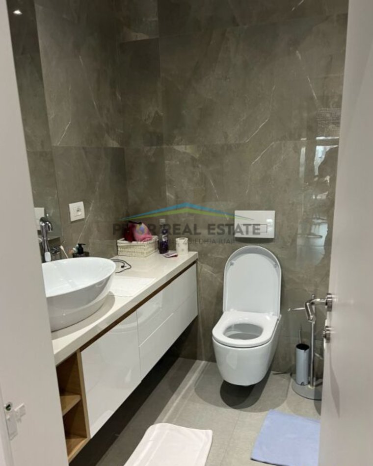 Tirane, jepet me qera apartament 3+1+Ballkon Kati 2, 152 m² 1.200 € (Foleja e Gjelber, 21 Dhjetori)
