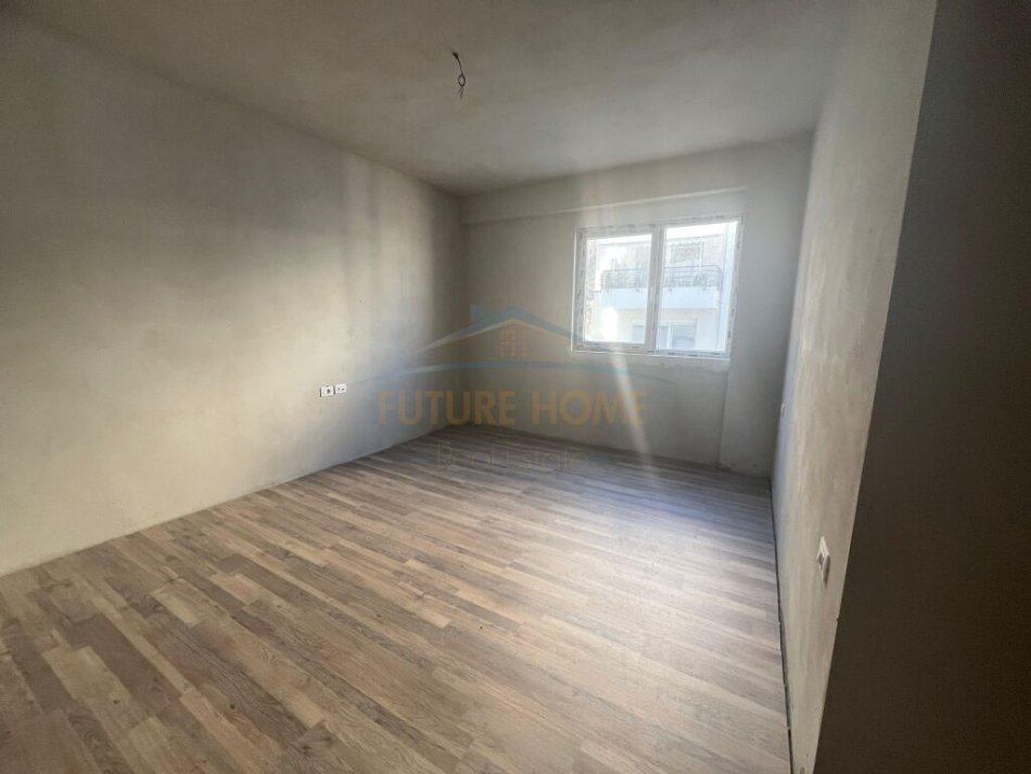 Tirane, shitet apartament 3+1 Kati 5, 168 m² 32.000.000 € 