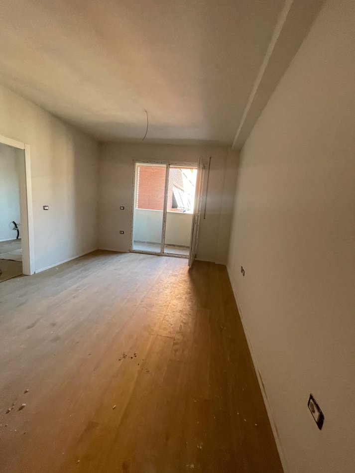 Tirane, shitet apartament 1+1 , 65 m² 96.000 € 