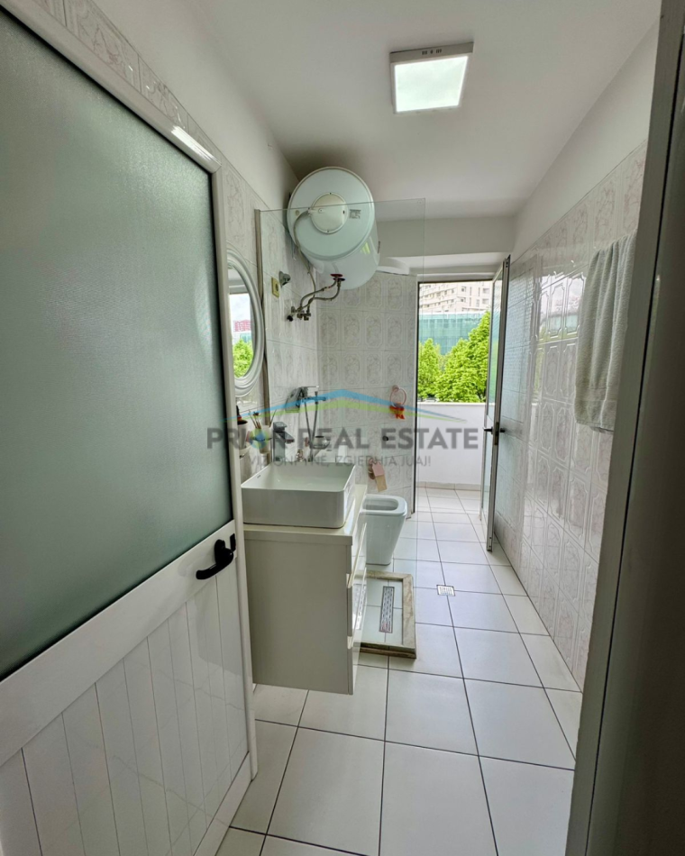 Tirane, jepet me qera ambjent biznesi Kati 2, 68 m² 750 € (Vasil Shanto)