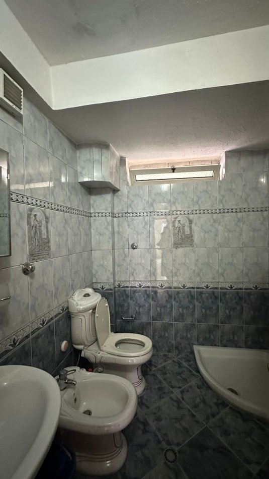 Qera, Ambient Biznesi, 21 Dhjetori, Tiranë – 1350€ | 110m²