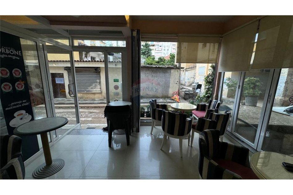 Tirane, shitet lokal Kati 0, 96 m² 310,000 € (Rruga &quot;Mehmet Brocaj&quot;)