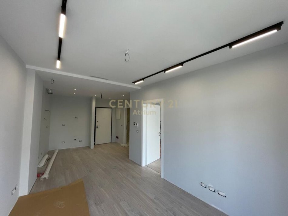 Tirane, jap me qera ambjent biznesi+POST PARKIMI , 125 m² 1,350 € (Rruga e Kosovareve)