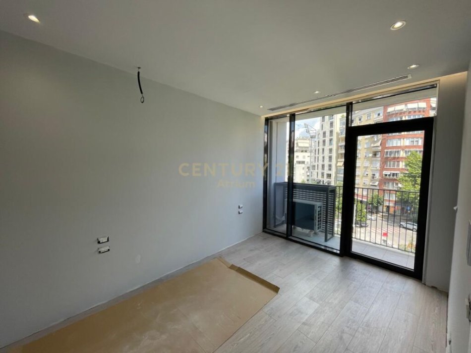 Tirane, jap me qera ambjent biznesi+POST PARKIMI , 125 m² 1,350 € (Rruga e Kosovareve)