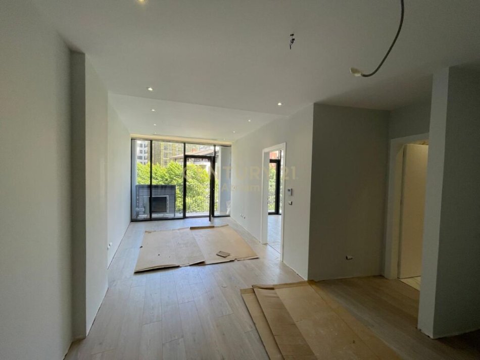 Tirane, jap me qera ambjent biznesi+POST PARKIMI , 125 m² 1,350 € (Rruga e Kosovareve)
