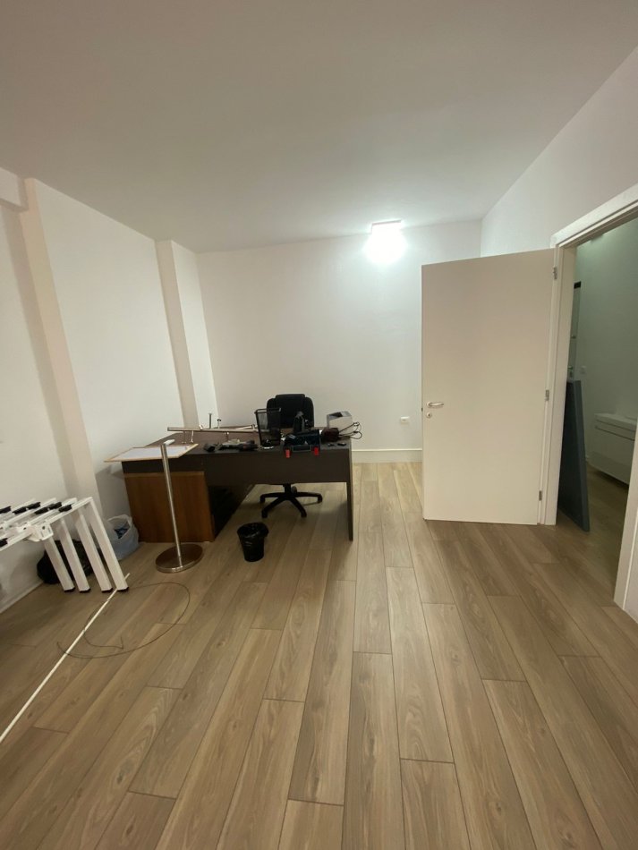Tirane, jepet me qera ambjent biznesi Kati 1, 140 m² 2.500 € (rruga e durresit , rruga e kavajes , qender)