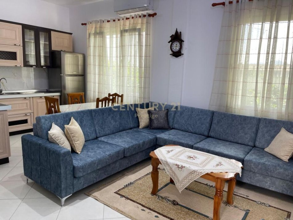 Tirane, jepet me qera apartament 2+1+Ballkon Kati 0, 97 m² 450 € (SAUK)