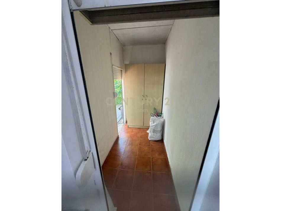 Tirane, jepet me qera apartament 3+1 Kati 2, 170 m² 1.600 € (Ish Blloku)