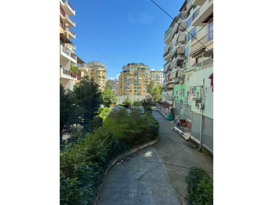 AMBIENT BIZNESI PER SHITJE TE MBIKALIMI I KOMUNES SE PARISIT!Neom94296