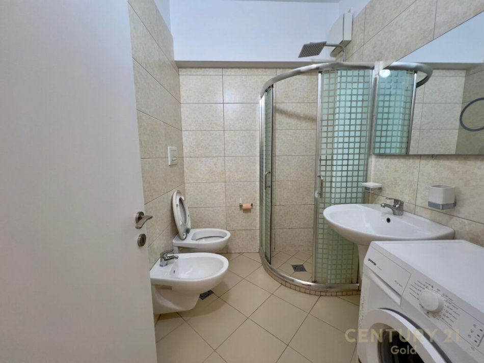 Tirane, jepet me qera apartament 1+1 Kati 1, 70 m² 500 € (zog zi)