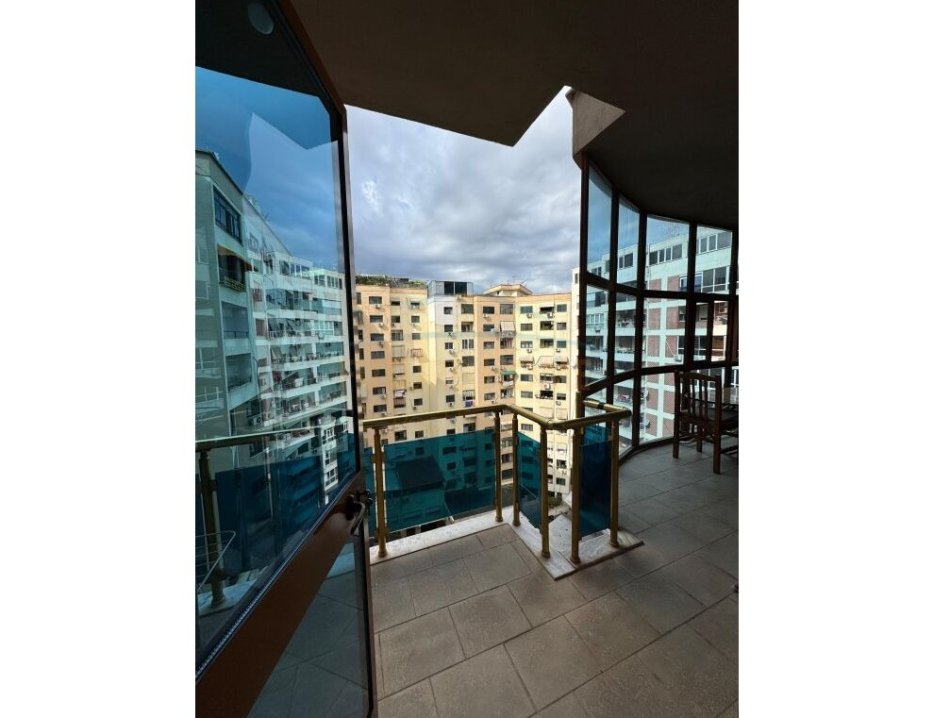 Tirane, jepet me qera apartament 2+1 Kati 9, 105 m² 750 € (Stacioni I Trenit)