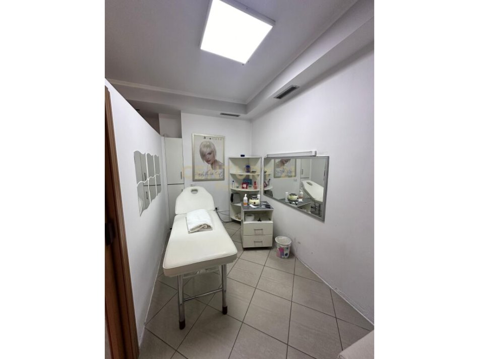 Tirane, shitet zyre Kati 1, 65 m² 150.000 € (Rruga e Kavajes, prane Mullirit)
