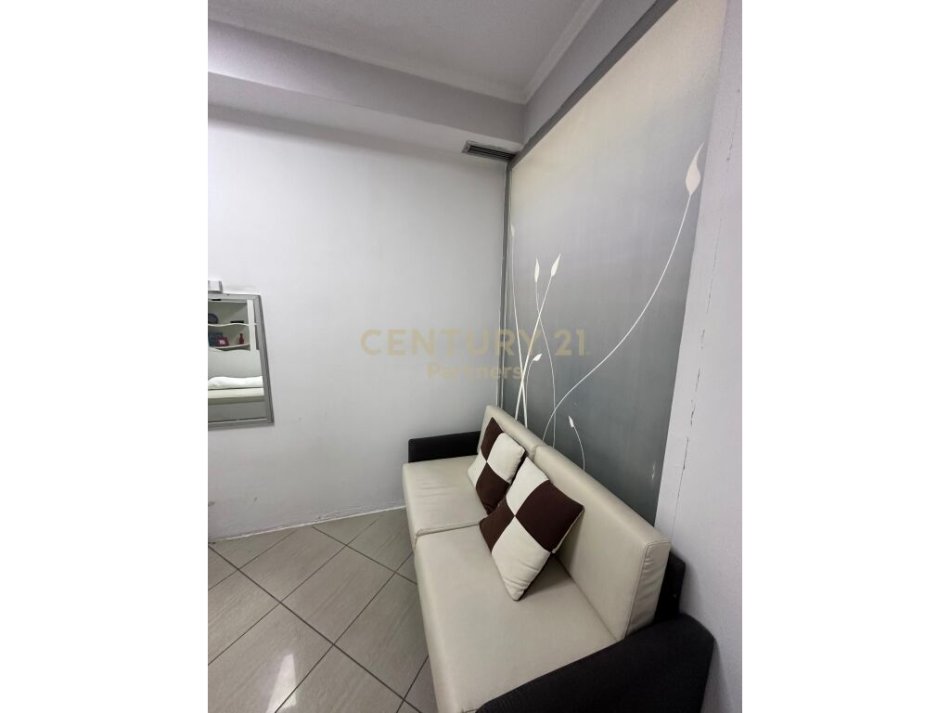 Tirane, shitet dyqan Kati 2, 59 m² 150.000 € (Rruga e Kavajës, Rruga &quot;Islam Alla&quot;)
