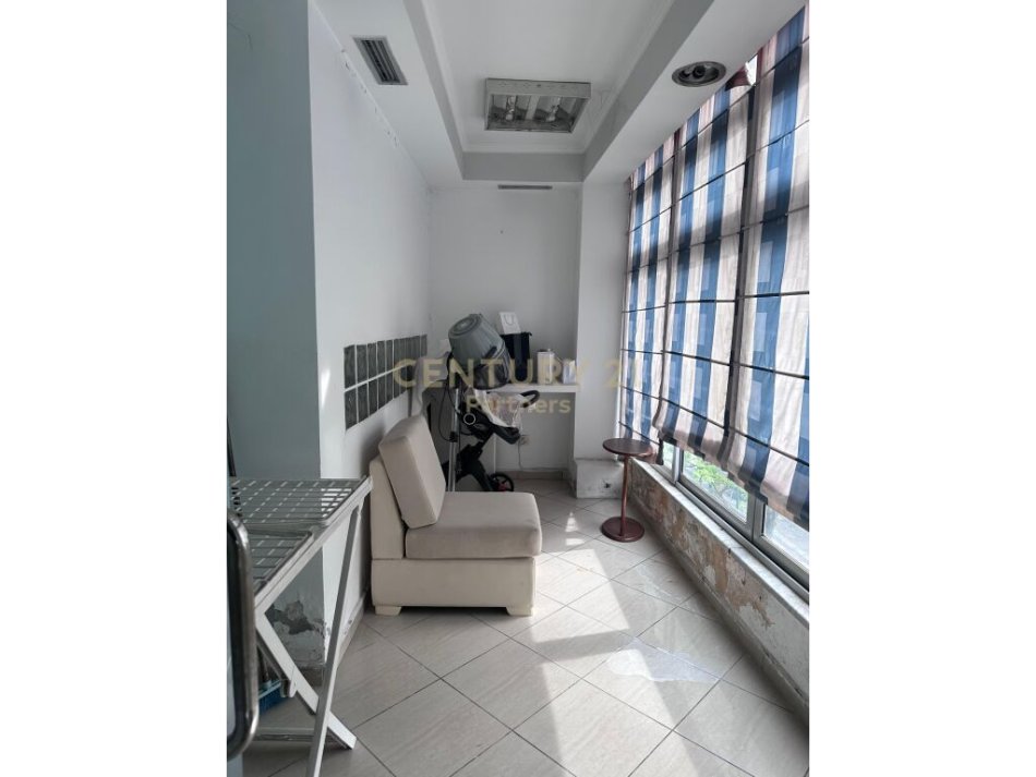 Tirane, shitet dyqan Kati 2, 59 m² 150.000 € (Rruga e Kavajës, Rruga &quot;Islam Alla&quot;)