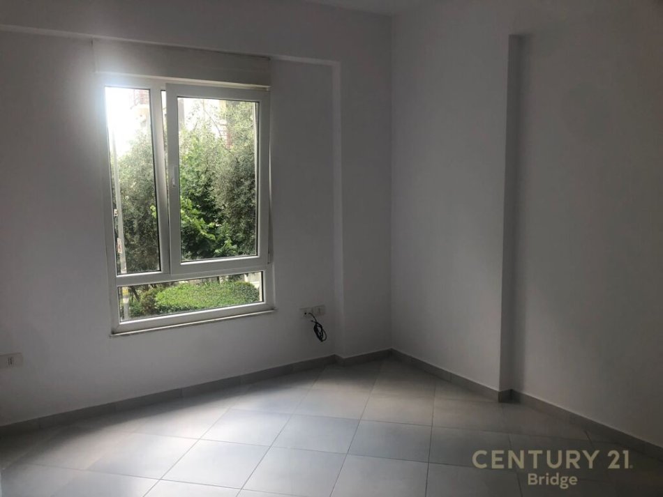 Tirane, shitet apartament ,
