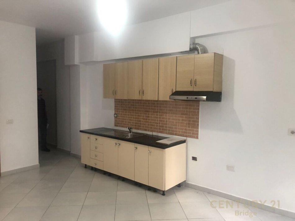 Tirane, shes apartament 2+1 Kati 2, 83 m² 149.000 € (Liqeni i Thate)