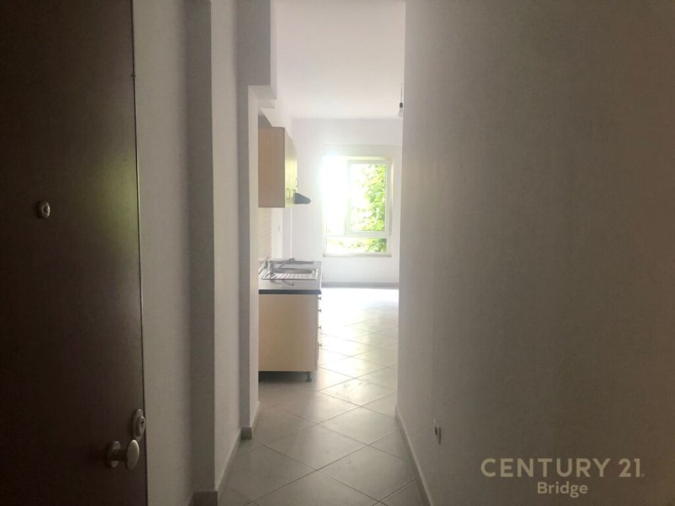 Tirane, shitet apartament ,