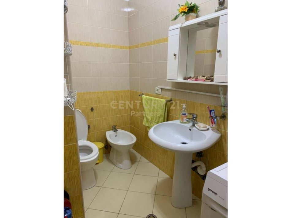 Tirane, shitet apartament 2+1+Ballkon Kati 2, 109 m² 102.000 € (Fresk, Rruga Thesarit, prane Shkollës &quot;17 Shkurti&quot;)
