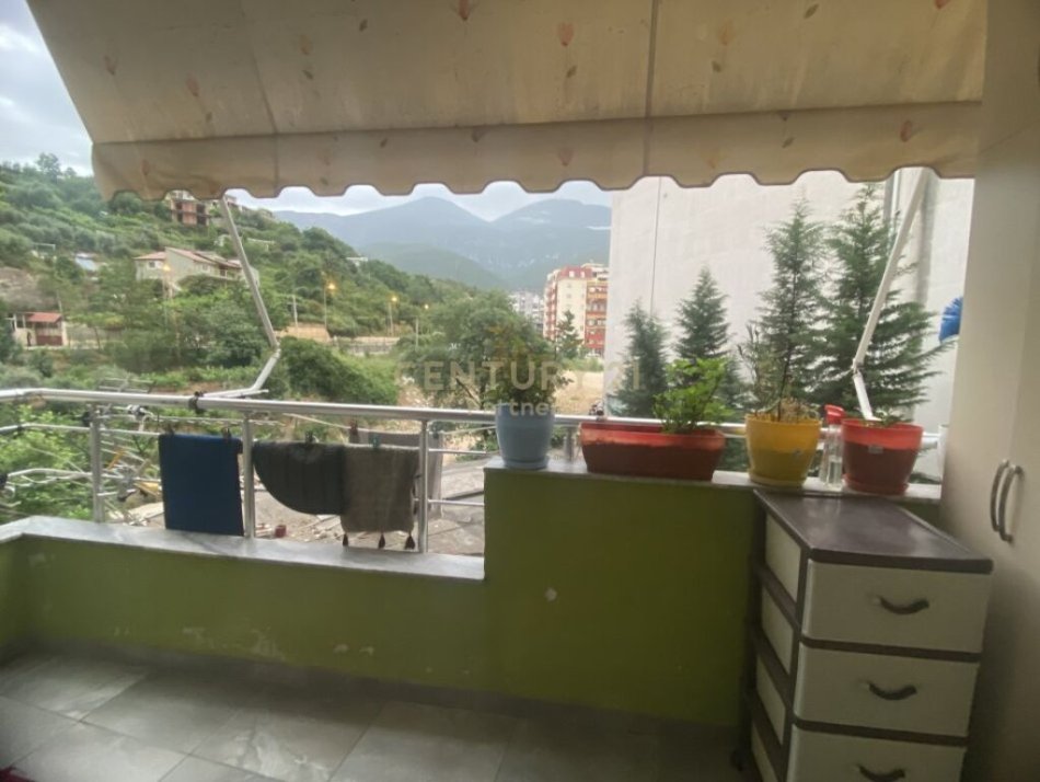 Tirane, shitet apartament 2+1+Ballkon Kati 2, 109 m² 102.000 € (Fresk, Rruga Thesarit, prane Shkollës &quot;17 Shkurti&quot;)