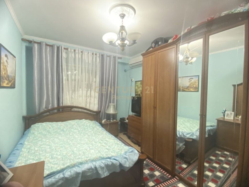 Tirane, shitet apartament 2+1+Ballkon Kati 2, 109 m² 102.000 € (Fresk, Rruga Thesarit, prane Shkollës &quot;17 Shkurti&quot;)