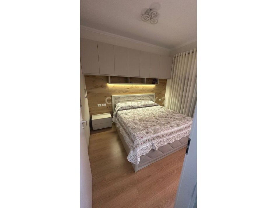 Tirane, shitet apartament 1+1 Kati 5, 64 m² (ali demi kompleksi mangalem)