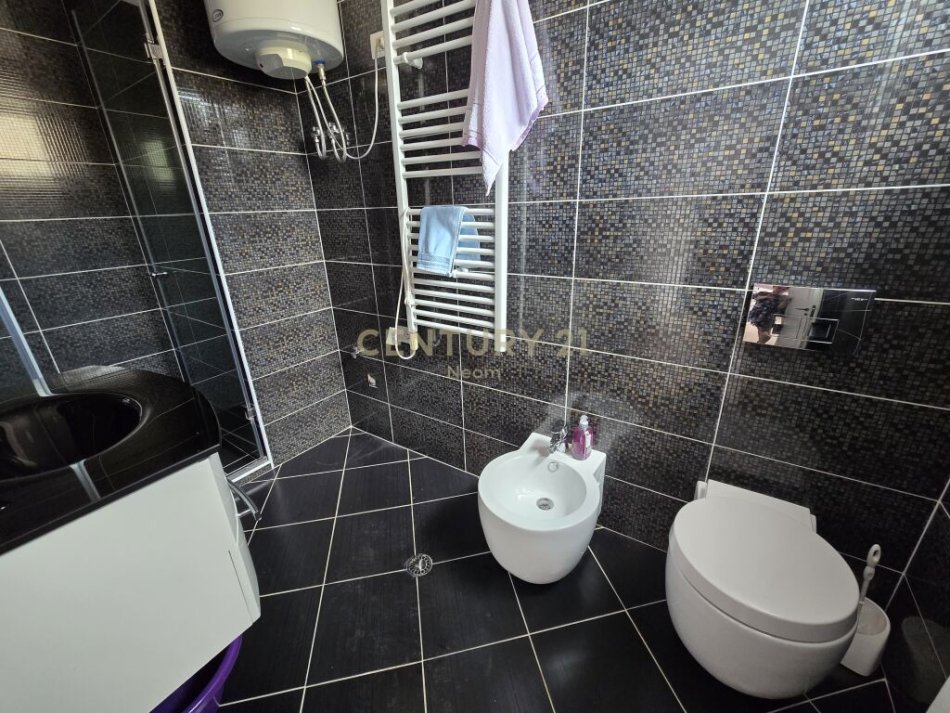 Tirane, shitet apartament 3+1 Kati 3, 130 m² 273.000 € (LIQENI I THATE)