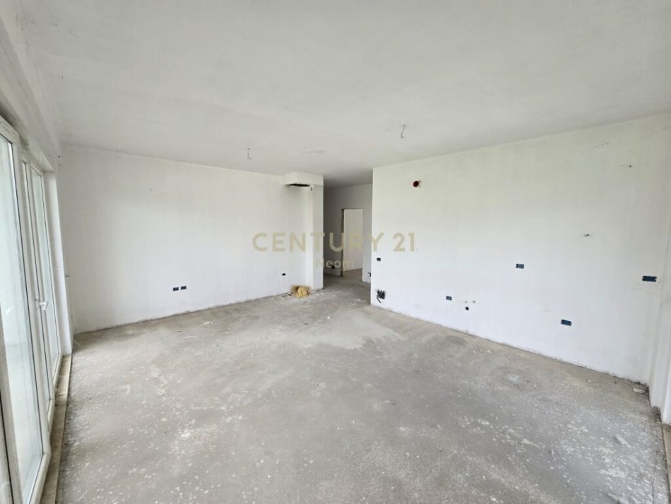 Shitet apartament 3+2+Post Parkimi me Pamje nga LiqeniNeom94540