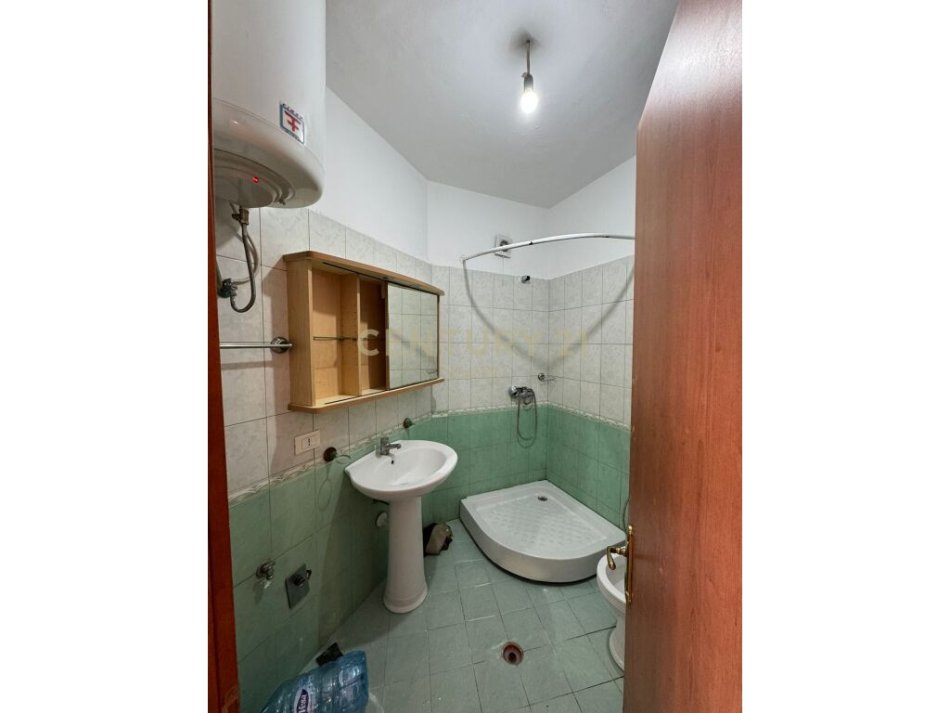 Tirane, shitet 1+1+Aneks+Ballkon Kati 8, 73 m² 73.000 € (YZBERISH)