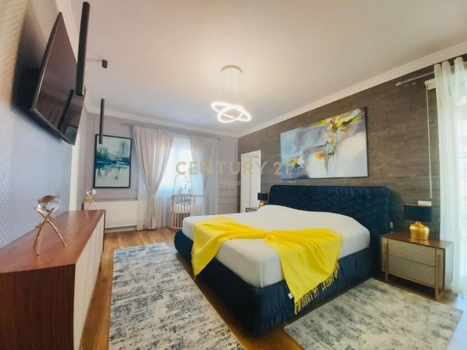 Tirane, shitet Vile Kati 3, 300 m² 450.000 € 
