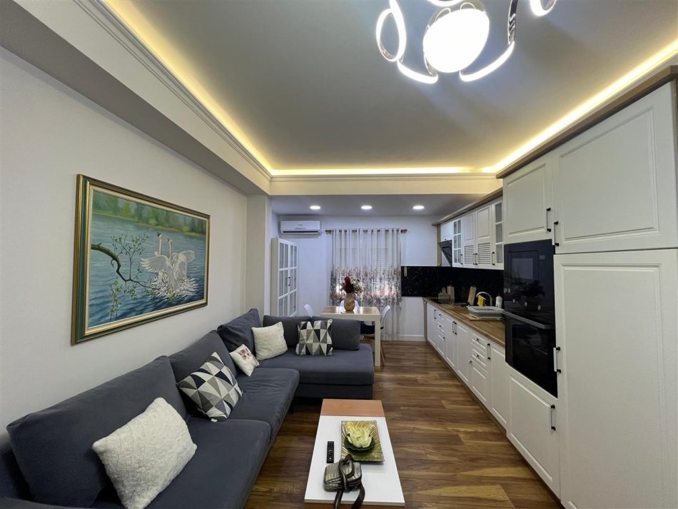 Tirane, jepet me qera apartament 1+1+Ballkon Kati 3, 70 m² 700 € (rruga Margarita Tutulani)