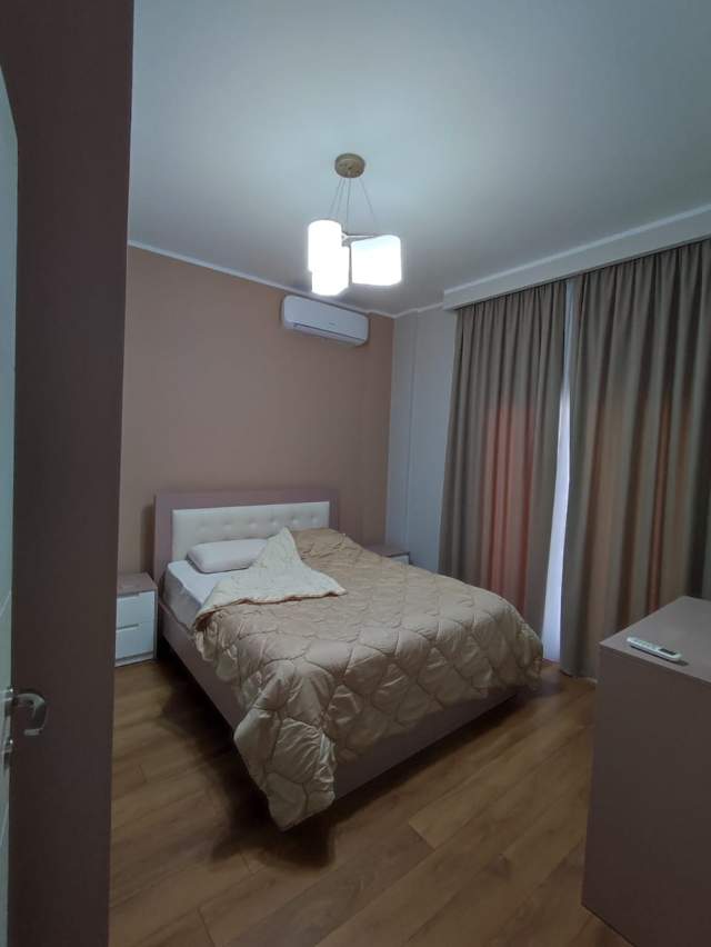 Tirane, jepet me qera apartament 4+1+BLK Kati 4, 200 m² 1.200 Euro (Komuna e Parisit)