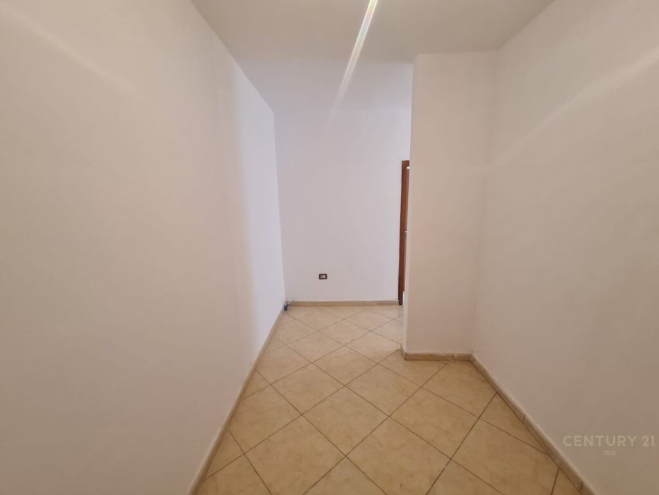Tirane, shitet apartament 2+1 Kati 5, 122 m² 156.000 € 