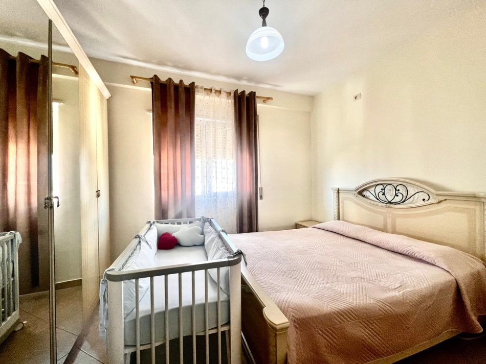 Tirane, shitet apartament 2+1+Ballkon Kati 6, 108 m² 275.000 € (Kopshti Zologjik)