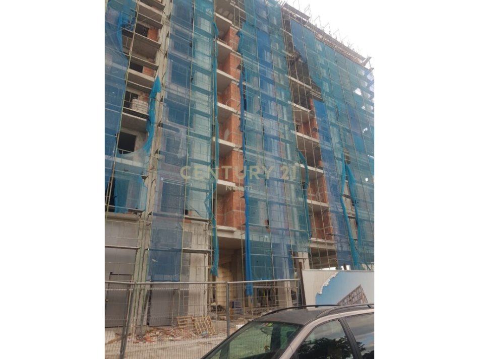 Shitet Apartament 2+1 ne Rrugen 5 Maji!Neom94800