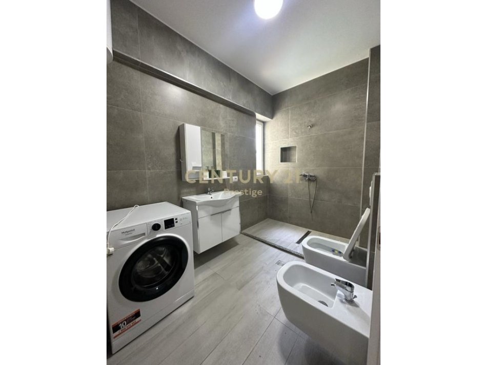 Tirane, jepet me qera apartament 2+1 Kati 4, 113 m² 530 € (LIQENI I THATE)