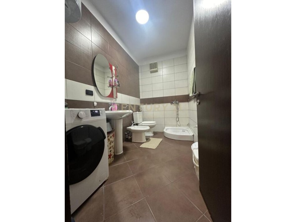 Tirane, shitet apartament 2+1+Ballkon Kati 2, 114 m² 170.000 € (xhamlliku)