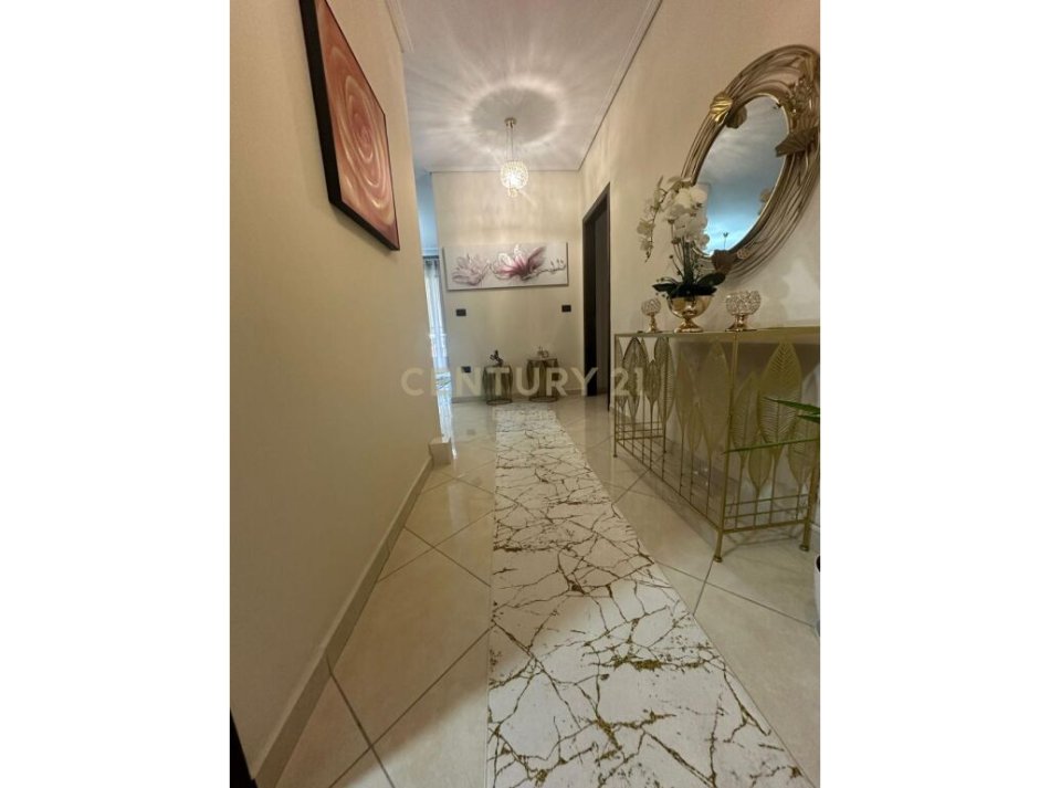 Tirane, shitet apartament 2+1+Ballkon Kati 2, 114 m² 170.000 € (xhamlliku)