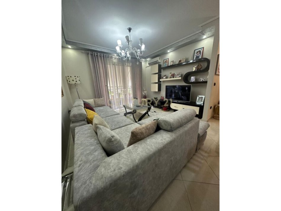 Tirane, shitet apartament 2+1+Ballkon Kati 2, 114 m² 170.000 € (xhamlliku)