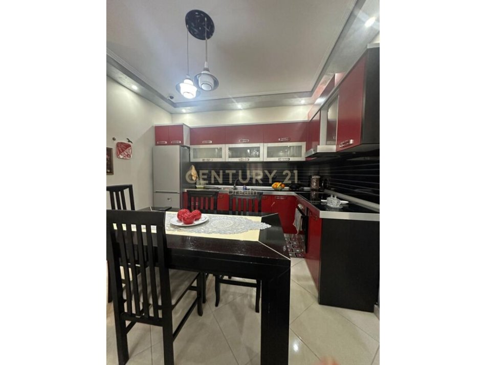 Tirane, shitet apartament 2+1+Ballkon Kati 2, 114 m² 170.000 € (xhamlliku)