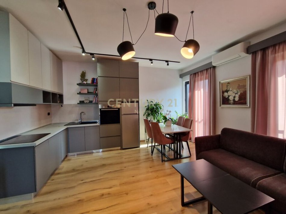 Tirane, jepet me qera apartament 2+1 Kati 4, 98 m² 1.650 € (Sheshi Skënderbej (Qendër))
